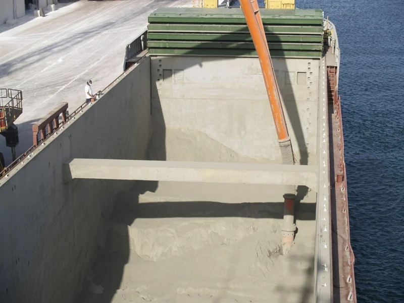 تعبئة وتحميل الأسمنت للشحن