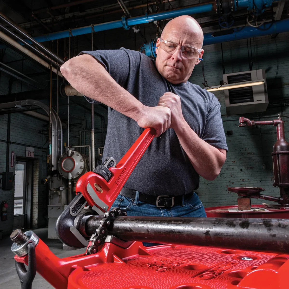 Heavy-Duty American Pattern Pipe Wrench 48" - Premium Iranian Export Tool for Piping & Plumbing - Image 2