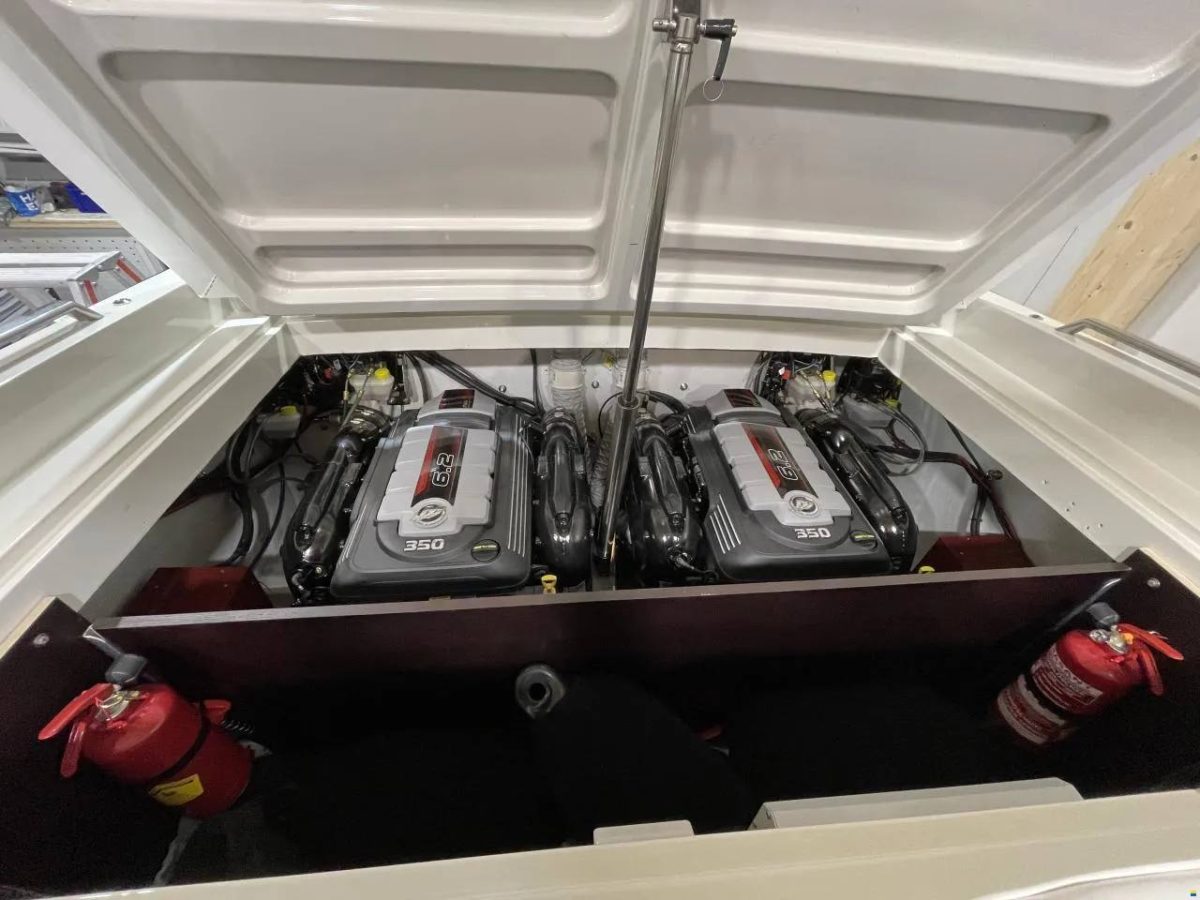 2 × 700 HP (total 1400 HP)