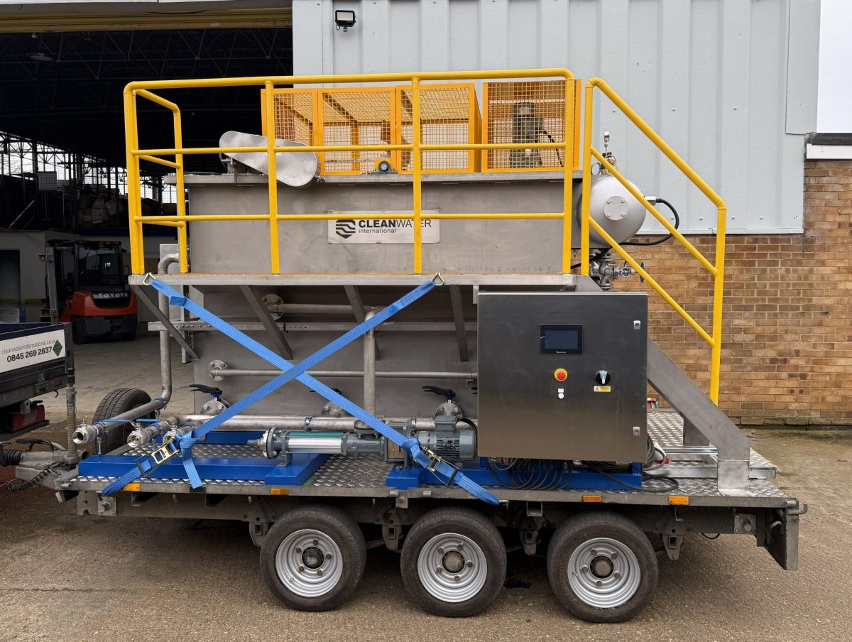 Mobile dissolved air flotation system
