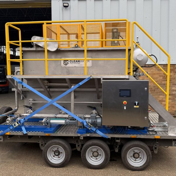 Mobile dissolved air flotation system