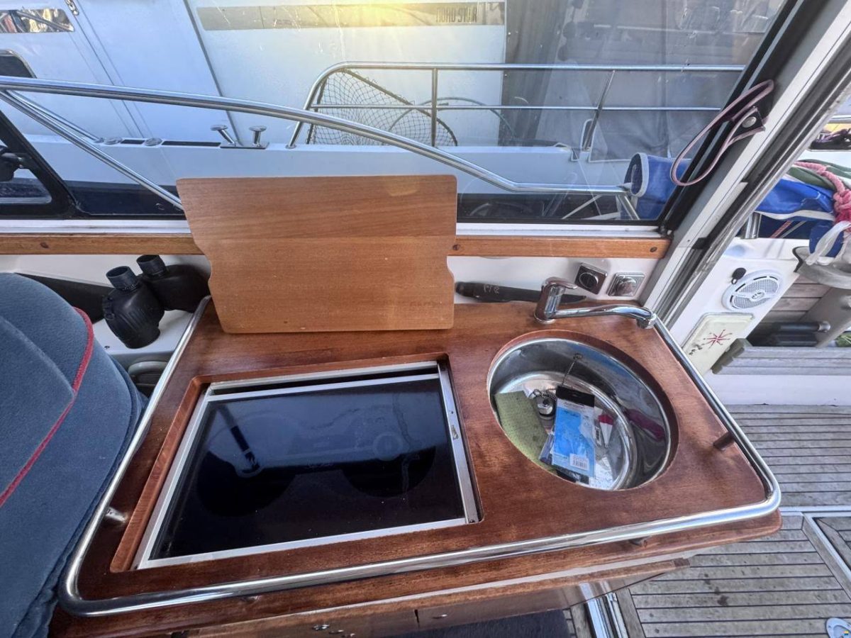 Ready for Business – Nimbus 33 Nova Coupé 2004 | Twin 285hp Diesel Power - Image 6